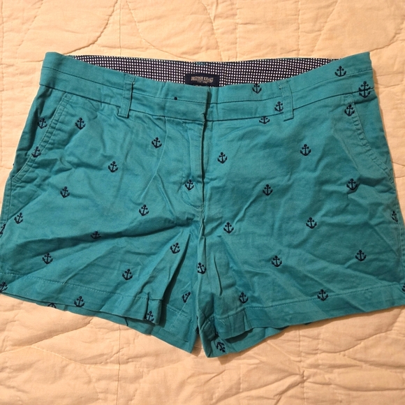 British Khaki Pants - Embroidered Anchor Shorts size 10 green 💚